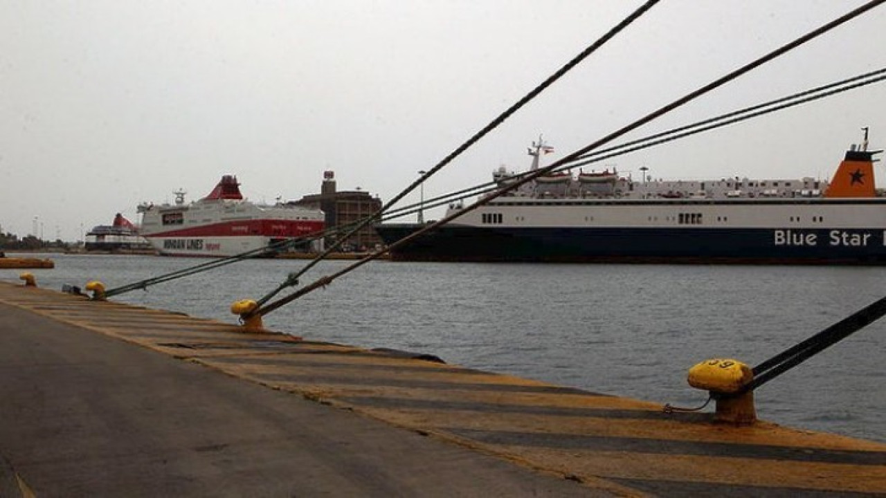 Δεμένα αύριο τα πλοία στα λιμάνια λόγω 24ωρης απεργιακής κινητοποίησης