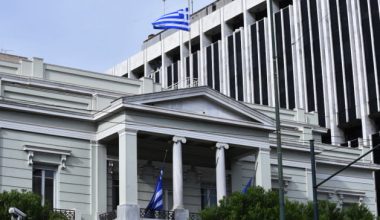 ΥΠΕΞ: «Η Ελλάδα χαιρετίζει την ολοκλήρωση της διαδικασίας επικύρωσης που εγκρίνει την ένταξη της Σουηδίας στο ΝΑΤΟ»