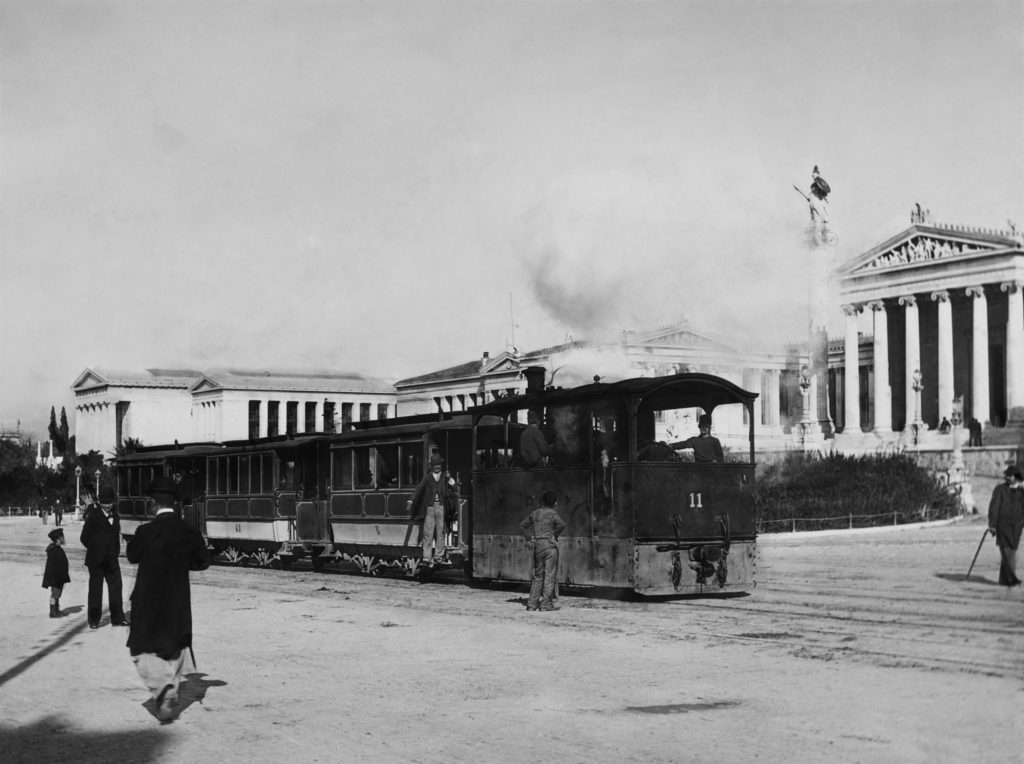 Ατμοκίνητος αστικός σιδηρόδρομος Αθήνας-Πειραιά: Εγκαινιάζεται σαν σήμερα το 1869 – Ποιοι ήταν οι πρώτοι επιβάτες
