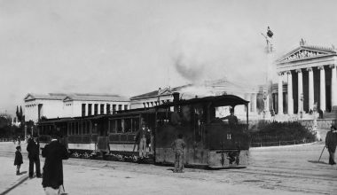 Ατμοκίνητος αστικός σιδηρόδρομος Αθήνας-Πειραιά: Εγκαινιάζεται σαν σήμερα το 1869 – Ποιοι ήταν οι πρώτοι επιβάτες