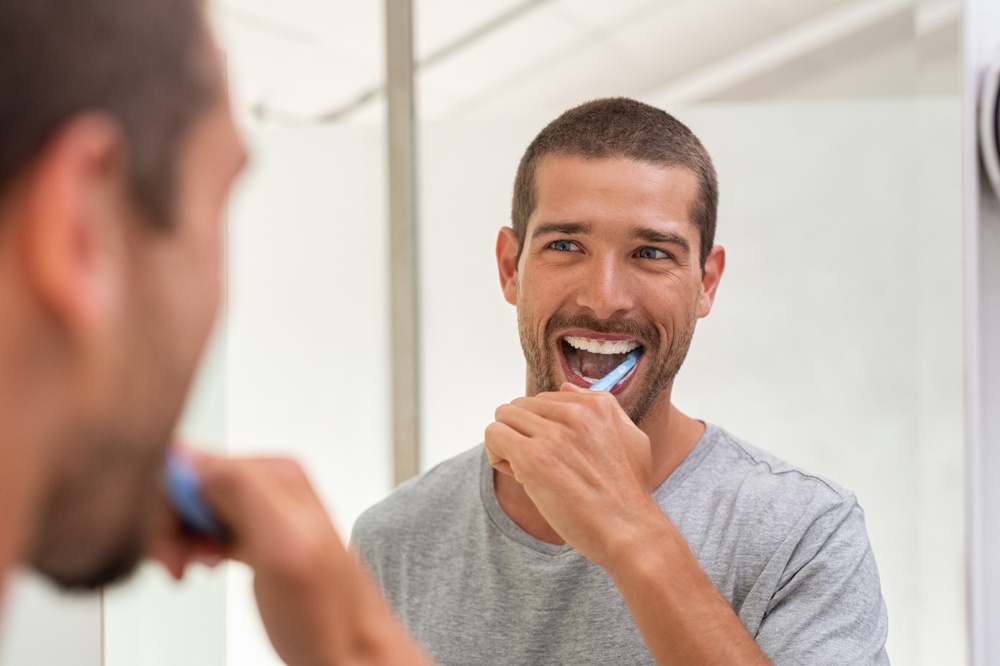 Νέα έρευνα αποκαλύπτει: Πόσο συχνά πρέπει να αντικαθιστάτε την οδοντόβουρτσά σας