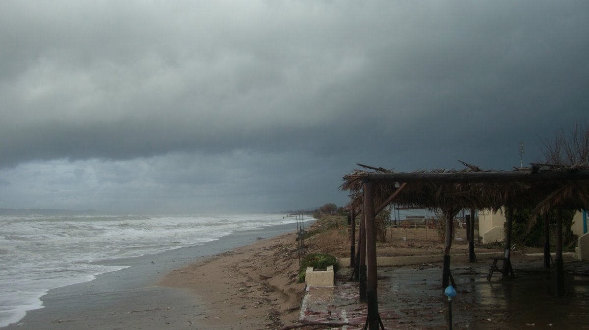 Ηλεία: Πληροφορίες για πτώμα μέσα στη θάλασσα – Μεγάλη κινητοποίηση από τις Αρχές