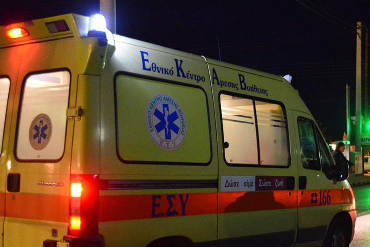 Τροχαίο ατύχημα στη Βασιλίσσης Σοφίας – Ο οδηγός έχασε τον έλεγχο του ΙΧ και «καρφώθηκε» σε κολώνα (βίντεο)