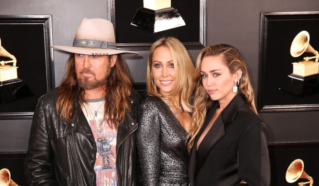 Η μητέρα της Μ.Σάιρους «έκλεψε» τον γαμπρό από την άλλη της κόρη, Νόα – «Τον κυνηγούσε ενώ γνώριζε την κατάσταση»