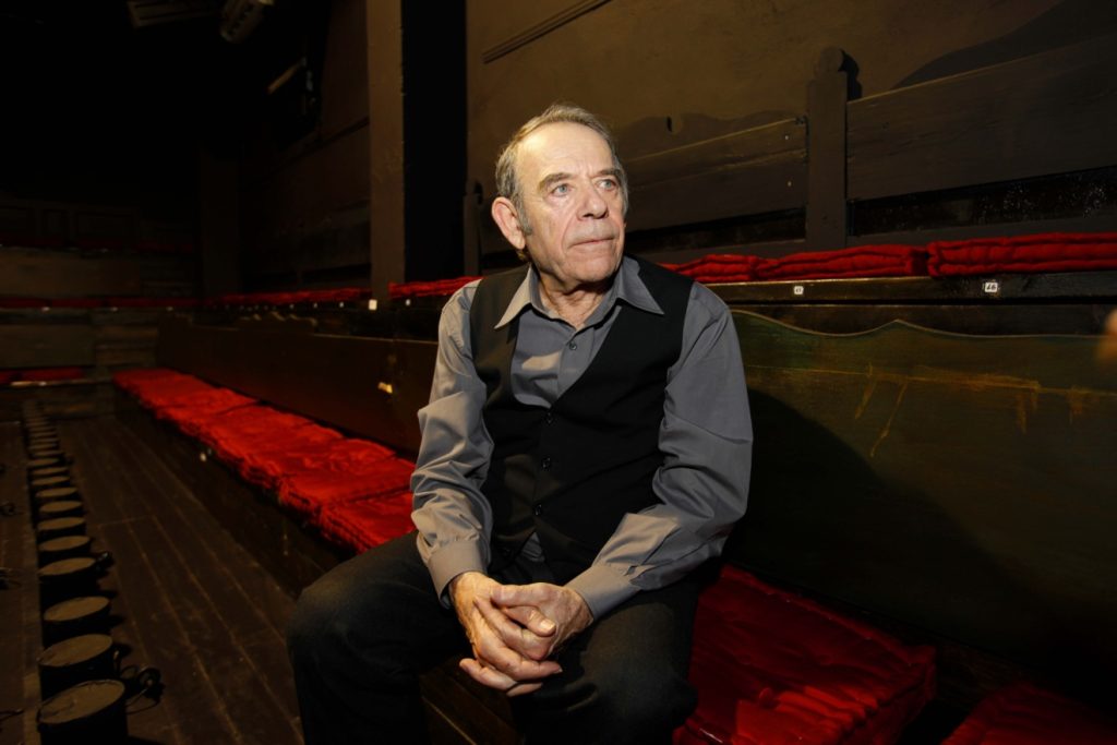 Η.Λογοθέτης: Το «αντίο» της συζύγου του – «Μετεβλήθη εντός μου και ο ρυθμός του κόσμου» 