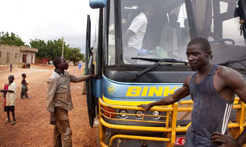 Μάλι: Λεωφορείο έπεσε από γέφυρα – Τουλάχιστον 31 νεκροί και 10 τραυματίες