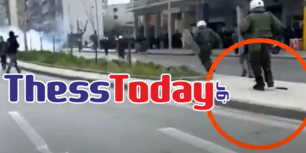 Πορεία για Τέμπη: Αστυνομικός έχασε το όπλο του την ώρα των επεισοδίων στη Θεσσαλονίκη – Δείτε βίντεο 