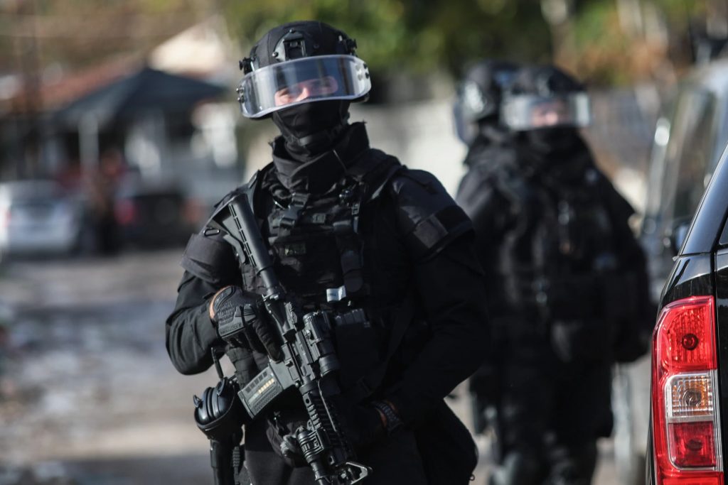 Εντύπωση προκάλεσε η σύλληψη των δύο πυροτεχνουργών των ΕΔ για συμμετοχή σε τρομοκρατική οργάνωση