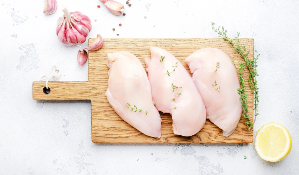 Φάγατε ωμό ή ανεπαρκώς ψημένο κοτόπουλο; – Αυτοί είναι οι πιθανοί κίνδυνοι