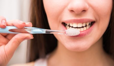 Πώς συνδέεται το βούρτσισμα των δοντιών με την πνευμονία;