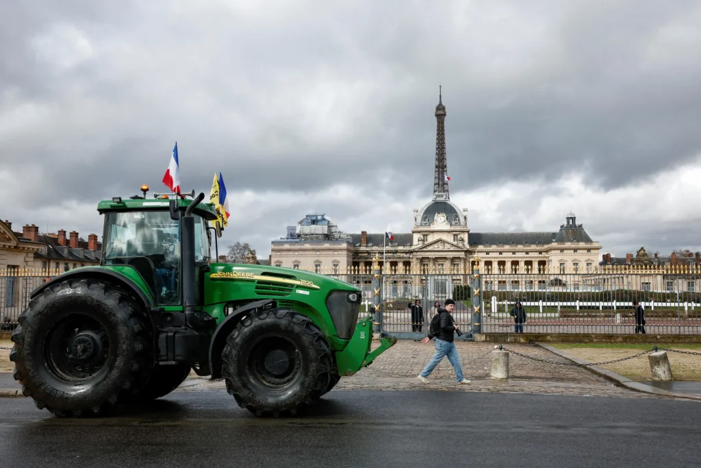 Παρίσι: 66 συλλήψεις κατά τη διαδήλωση αγροτών στην Αψίδα του Θριάμβου
