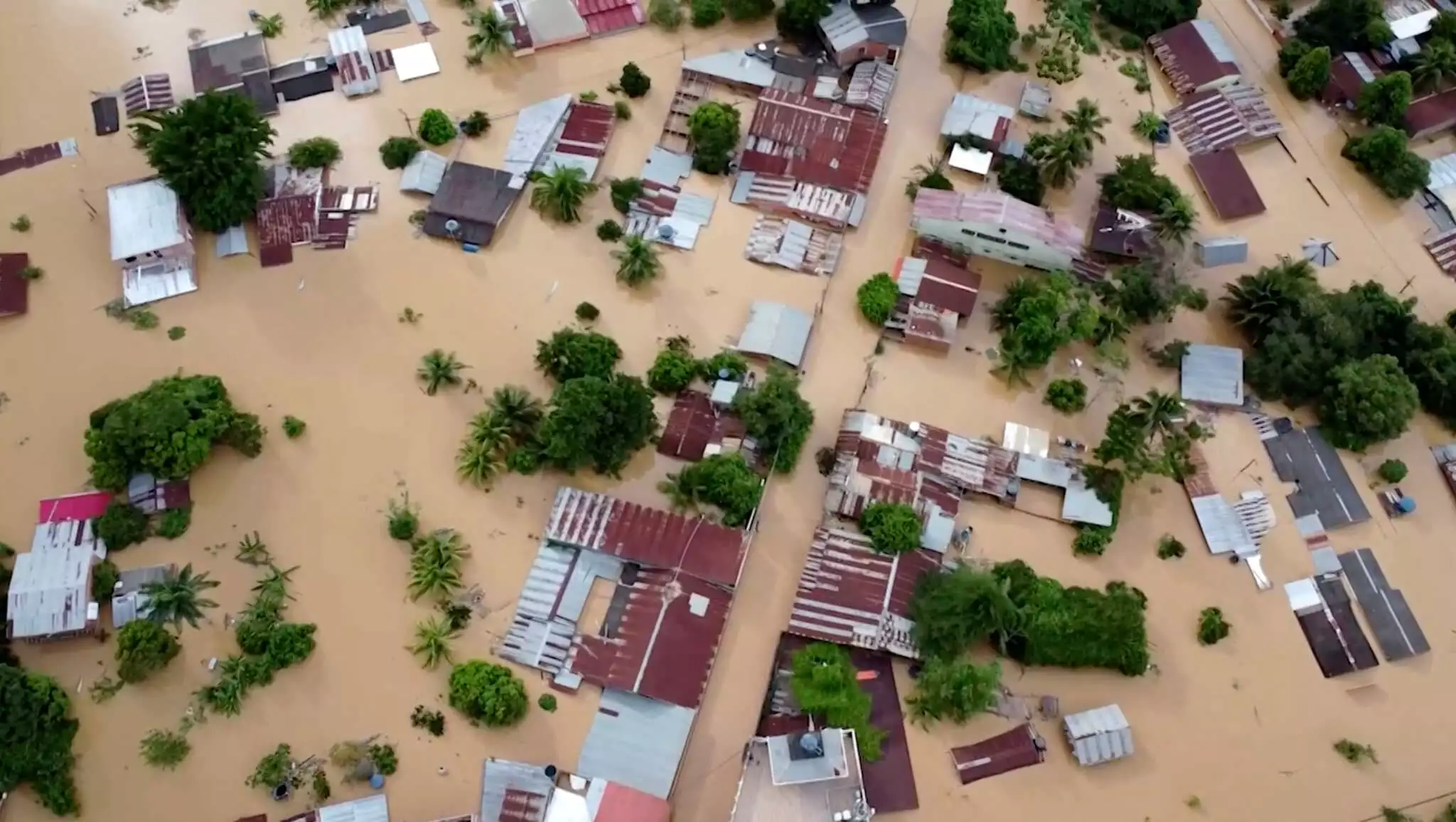 Ισχυρές βροχοπτώσεις πλήττουν την Βολιβία – Βυθίστηκε κάτω από το νερό η πόλη Κοβίχα