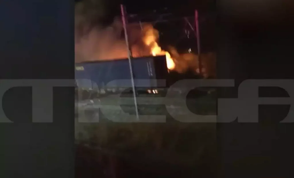 Τραγωδία στα Τέμπη: Τα πρώτα λεπτά μετά τη φονική σύγκρουση – Βίντεο ντοκουμέντο 