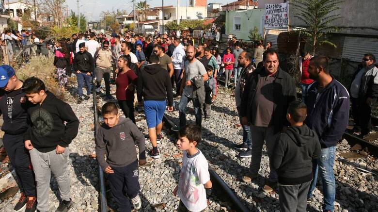 «Χάος» στη Νέα Κίο: Ένοπλη ομάδα επιτέθηκε σε καταυλισμό Ρομά – Δύο τραυματίες