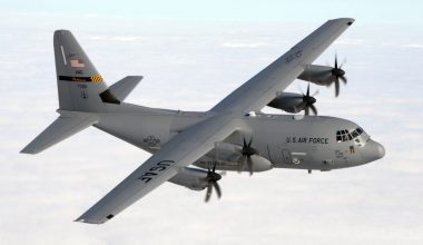 Με τρία μεταγωγικά αεροσκάφη C-130 πραγματοποιήθηκε η πρώτη ρίψη φορτίων ανθρωπιστικής βοήθειας στην Γάζα από τις ΗΠΑ
