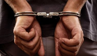 Η ΕΛ.ΑΣ συνέλαβε έναν 30χρονο Αφγανό για τους εμπρησμούς στο κέντρο της Αθήνας