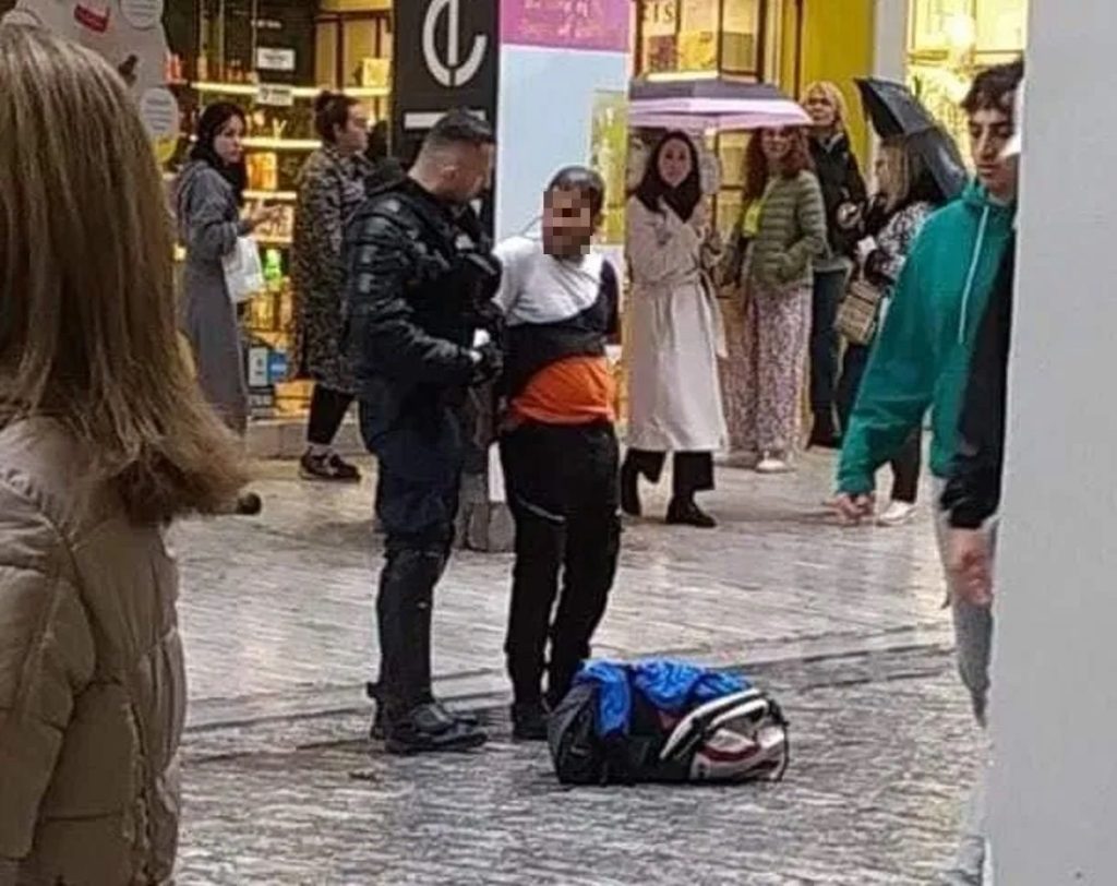 Επίθεση με μαχαίρι στην Ερμού: Την Τρίτη η απολογία του Ιρακινού δράστη