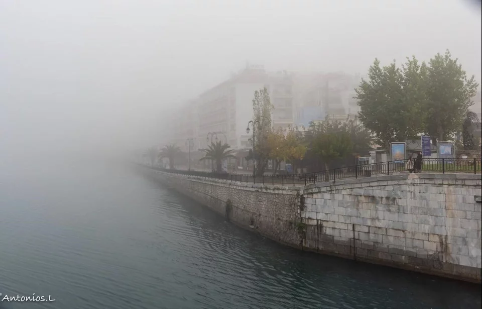 Εύβοια: Πυκνή ομίχλη απλώθηκε πάνω από δρόμους και χωριά (φωτο)