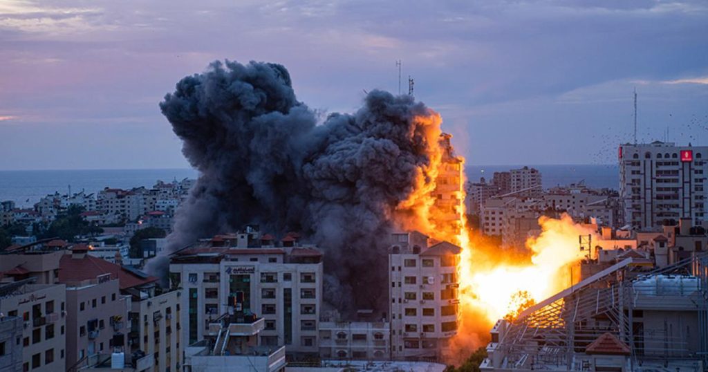 Το Ισραήλ σφυροκοπά την Χαν Γιουνίς – Εφικτή μια εκεχειρία λέει η Χαμάς