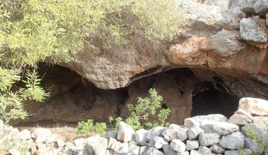 Διδυμότειχο: Οικογένειες κατοικούν για πάνω από 20 χρόνια σε σπηλιές