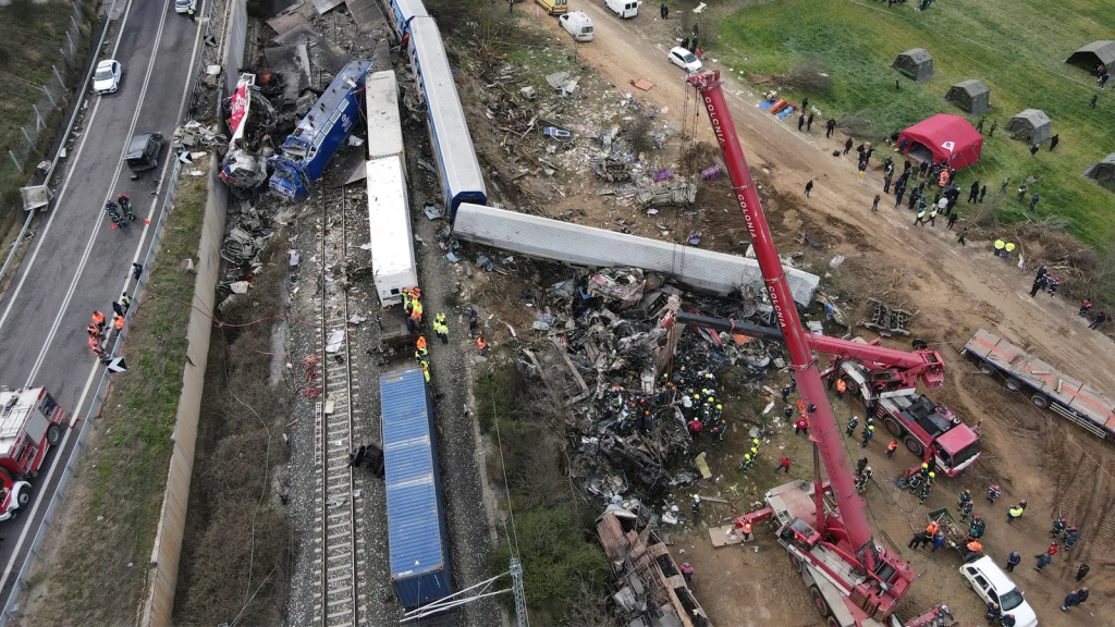 Αυτό είναι το πόρισμα των πραγματογνωμόνων για το έγκλημα στα Τέμπη – Οι 20 ελλείψεις που οδήγησαν στη μοιραία σύγκρουση