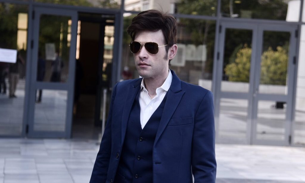 Πάλι συνέλαβαν τον Μ.Φουρθιώτη – Τον μήνυσε ο πατέρας του Ν.Κοκλώνη – Ο οποίος Ν.Κοκλώνης διώκεται για οικονομικά κακουργήματα!