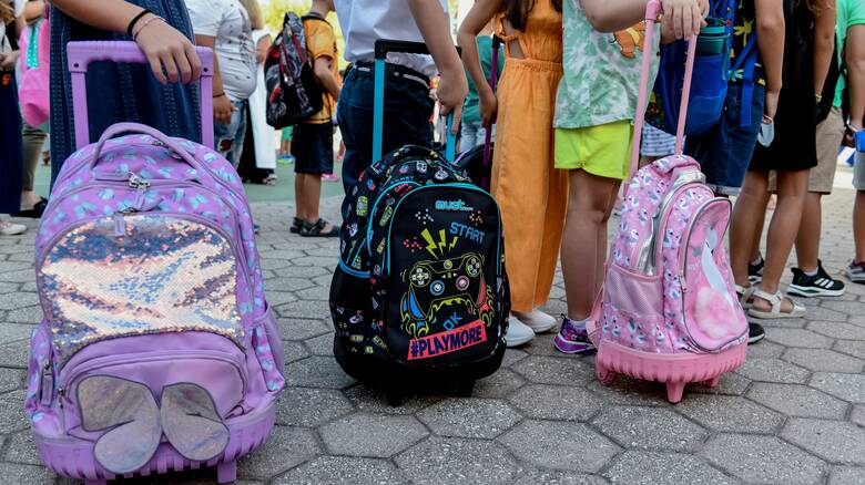 Αλλάζει η ώρα αποχώρησης των παιδιών από τα ολοήμερα δημοτικά σχολεία – Τι θα ισχύει από την επόμενη χρονιά