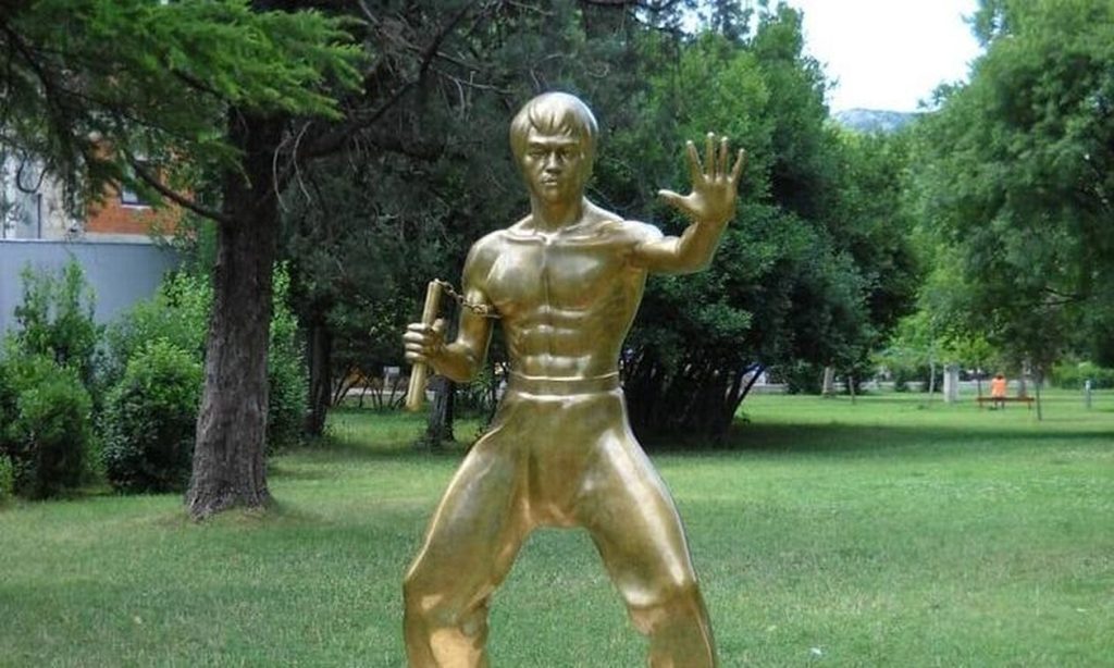 Βοσνία: Εξαφανίστηκε το άγαλμα του Μπρους Λι από το κέντρο του Μόσταρ