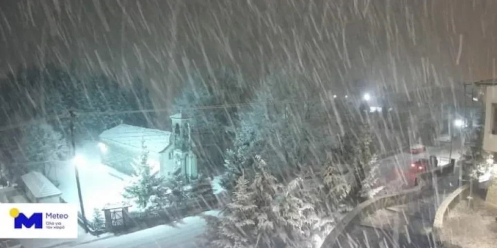 Χιόνια στα ορεινά των Ιωαννίνων – «Ντύθηκε» στα λευκά το Μέτσοβο (φωτο)