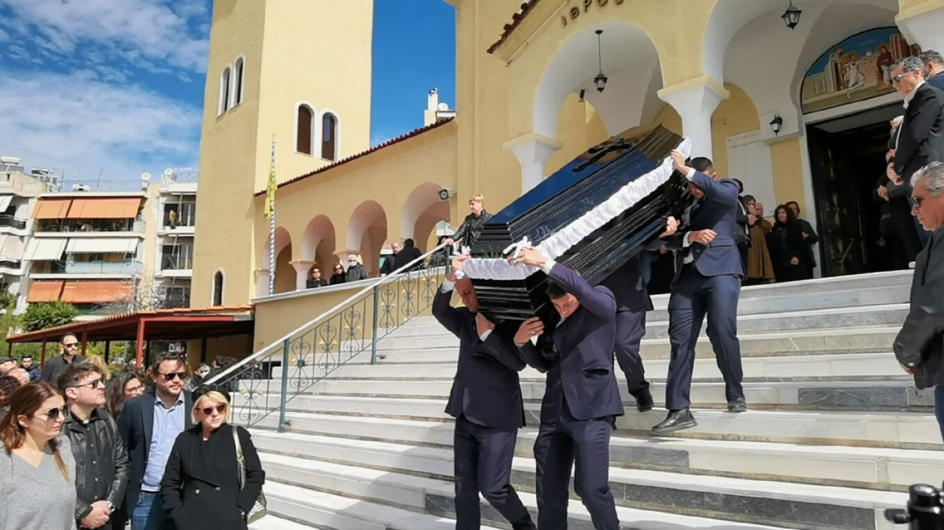 «Συγγνώμη Στέλιο μου»: Ξέσπασε σε λυγμούς η πεθερά του 40χρονου που δολοφονήθηκε στην Νίκαια (φώτο)
