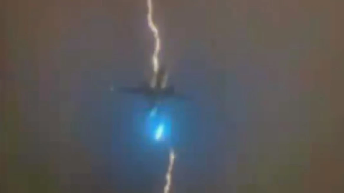 Καναδάς: Κεραυνός χτυπά αεροπλάνο στον αέρα – Βίντεο ντοκουμέντο 