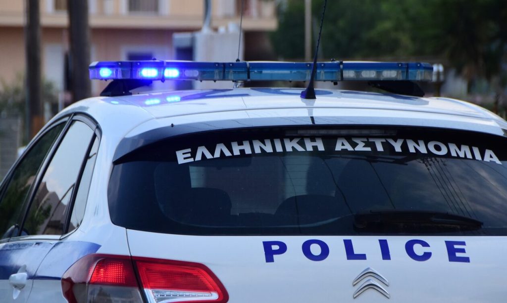 Ομόνοια: Άρπαξαν κοσμήματα και ρολόγια αξίας 50.000 ευρώ από κοσμηματοπωλείο