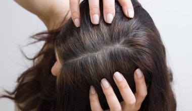 Πώς συνδέεται το άγχος με την εμφάνιση γκρίζων μαλλιών;