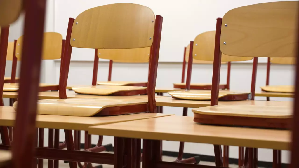Ηράκλειο: Δασκάλα έδεσε 8χρονο μαθητή με… χαρτοταινία στην καρέκλα γιατί δεν ήταν φρόνιμος