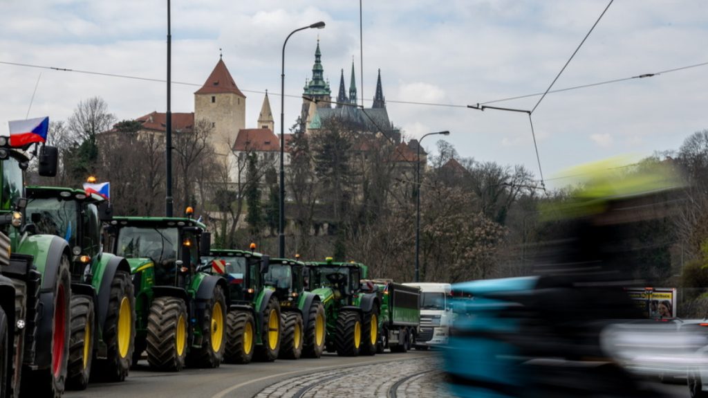 ΕΕ: Παρατείνεται για έναν χρόνο η αδασμολόγητη εισαγωγή ουκρανικών αγροτικών προϊόντων – Διαμαρτύρονται οι αγρότες 