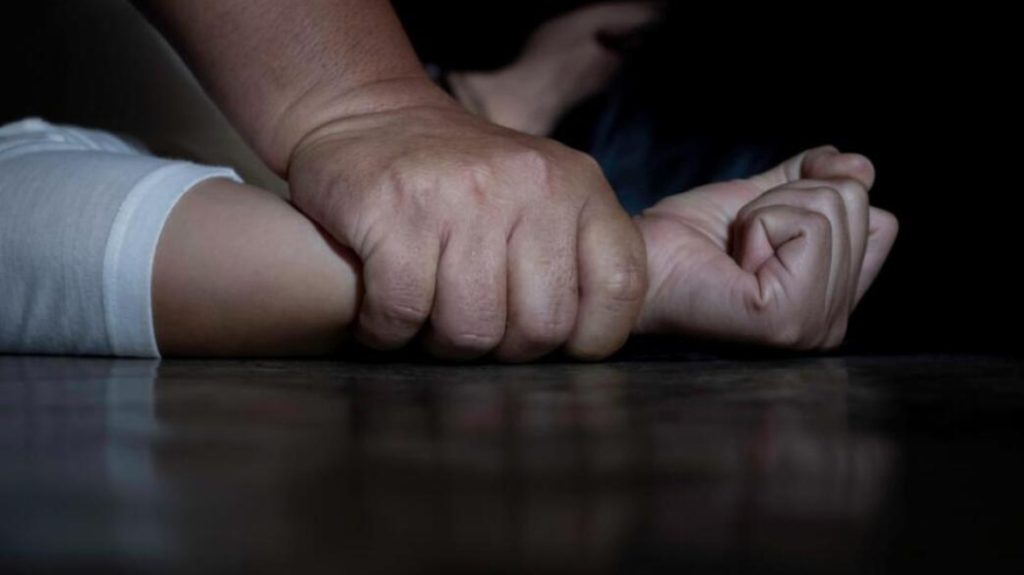 Βιασμός στην Αίγινα: Στο ψυχιατρείο η 25χρονη – Απείλησε ότι θα βάλει τέλος στη ζωή της