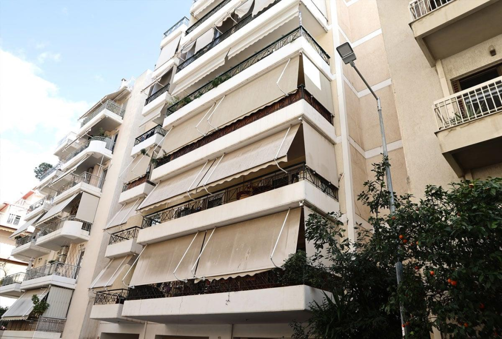 Έξωση στον Βύρωνα – Ξεσπά η δανειολήπτρια: «Το 2015 το κεφάλαιο ήταν 50.000€ και τώρα με τους τόκους έφτασε 240.000»