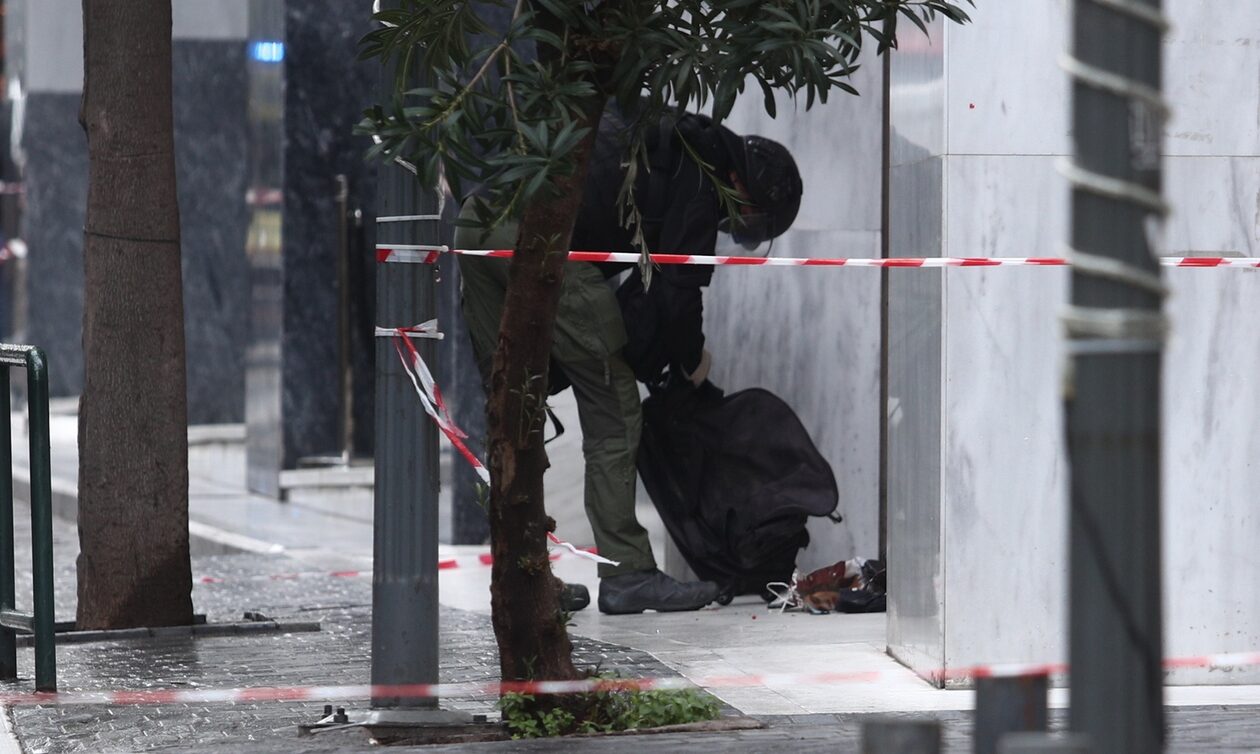 Ύποπτο αντικείμενο σε τράπεζα στον Ταύρο – Σε ελεγχόμενη έκρηξη θα προχωρήσουν τα ΤΕΕΜ (upd)