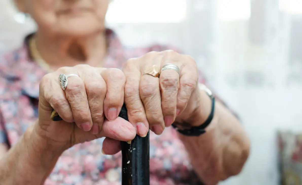 Θύμα επιτηδείων έπεσε 84χρονη στα Τρίκαλα – Πώς της άρπαξαν 7.000 ευρώ και 20 χρυσές λίρες