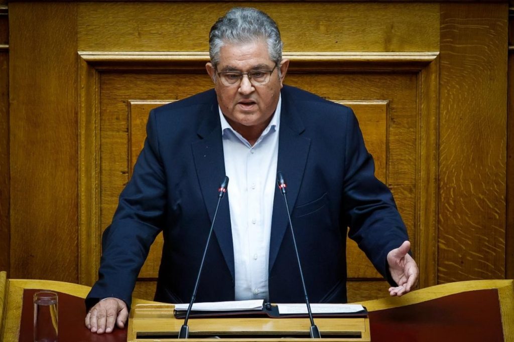 «Χαμός» στην Βουλή με τους «sugar daddies» του Δ.Κουτσούμπα: Έδειξε αγγελίες ερωτικού περιεχομένου από το βήμα (φωτό)