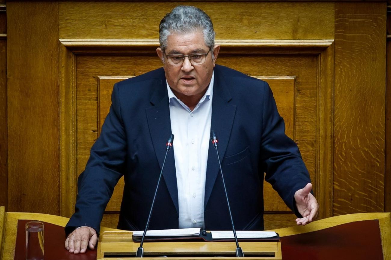 «Χαμός» στην Βουλή με τους «sugar daddies» του Δ.Κουτσούμπα: Έδειξε αγγελίες ερωτικού περιεχομένου από το βήμα (φωτό)