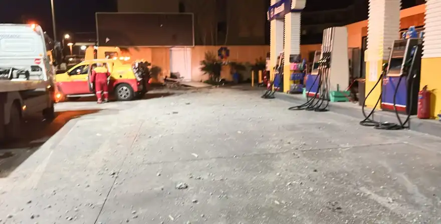 Πειραιάς: Οι αρχές «βλέπουν» νονούς της νύχτας πίσω από την βομβιστική επίθεση στο βενζινάδικο