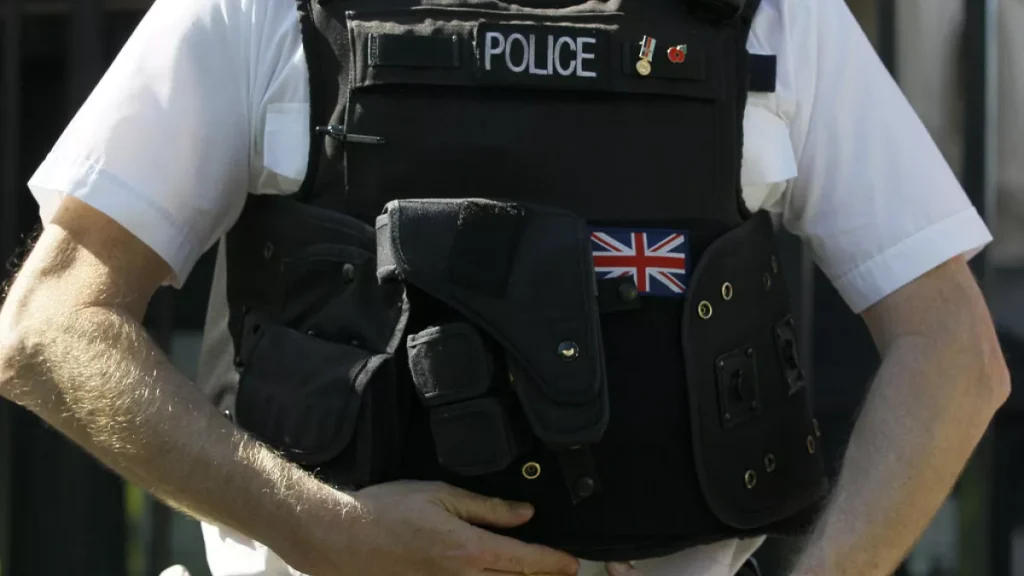 Βρετανία: Χειροπέδες σε 11χρονο που οδηγούσε BMW ρυμουλκώντας ένα… κλεμμένο τροχόσπιτο