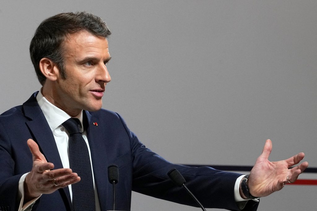 Politico: Η Γαλλία ετοιμάζεται για πόλεμο πλήρους κλίμακας στην Ευρώπη