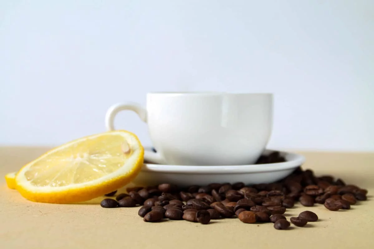 Καφές με λεμόνι: Μπορεί να βοηθήσει στο αδυνάτισμα; 
