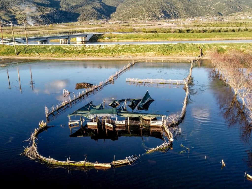 Λίμνη Κάρλα: Επτά μήνες μετά την κακοκαιρία «Daniel» η στάθμη δεν έχει επανέλθει σε φυσιολογικά επίπεδα (φώτο)