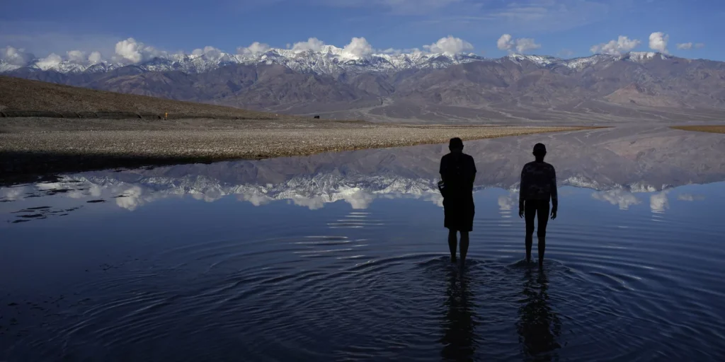 Απίστευτο φαινόμενο στην Καλιφόρνια: Ισχυροί άνεμοι… μετακίνησαν λίμνη κατά τρία χιλιόμετρα (βίντεο) 