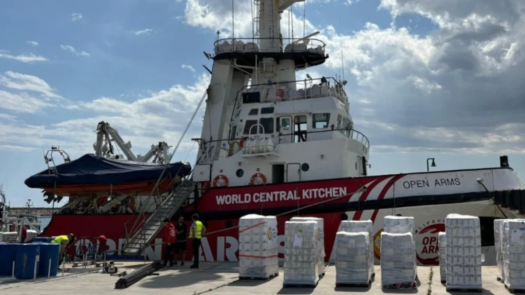 Αναχωρεί από την Κύπρο το πλοίο με την ανθρωπιστική βοήθεια για τη Γάζα (βίντεο-φωτο)