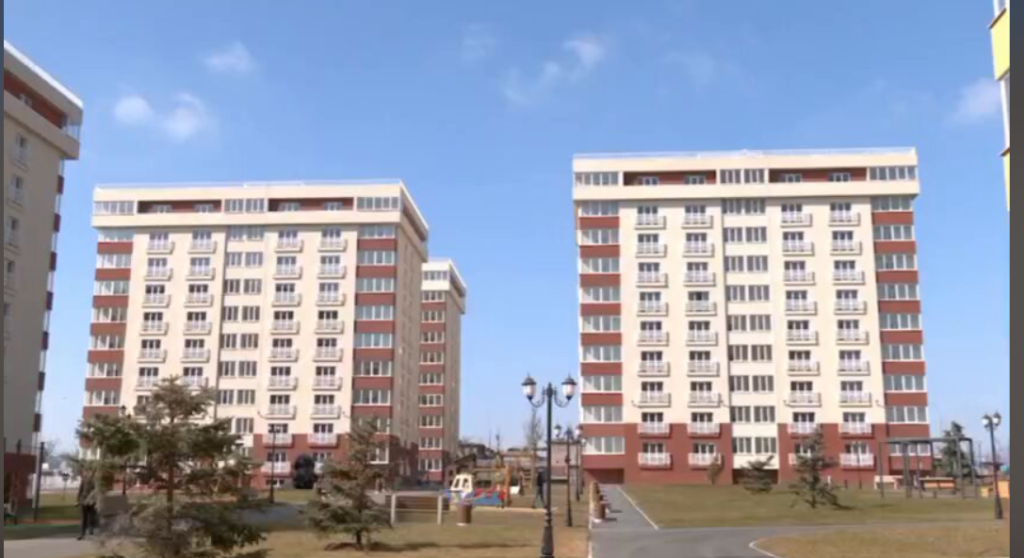 Η Ρωσία παρέδωσε δωρεάν 6 ακόμη κτίρια στην κοινότητα της Μαριούπολης (βίντεο) 