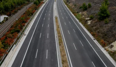 Θεσσαλονίκη: Οδηγός μπήκε με όπισθεν στην εθνική οδό για να αποφύγει την κίνηση (βίντεο)